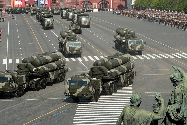 2017/11/S-400_SAMS_during_the_May_parade_2010456456_1510920649.jpeg