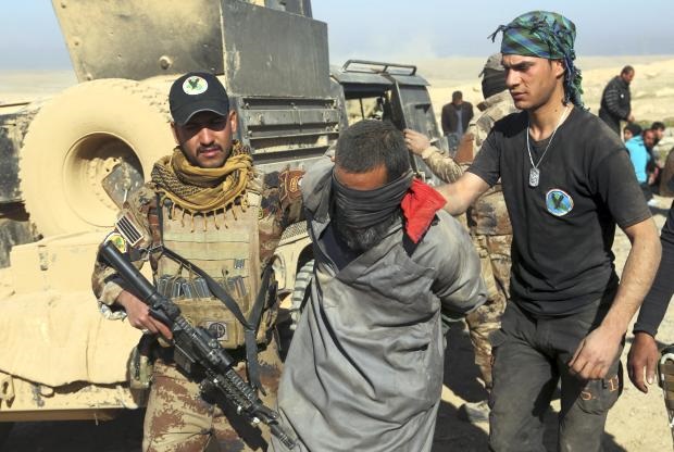 2018/02/Iraqi-special-forces-arrest-IS-militia-member-in-Mosul-25-Feb-20173453_1518438770.jpg