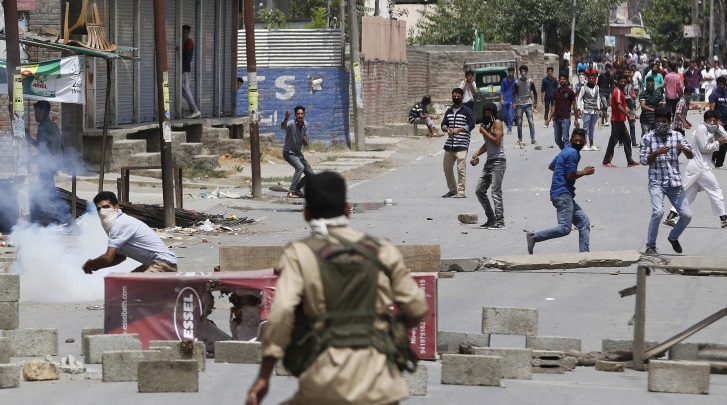2018/03/India-Kashmir-Top-Rebel-Killed-727x485456456_1520240356.jpeg