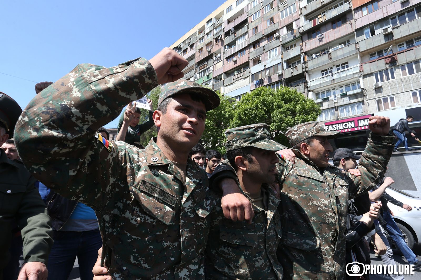 Митинг солдат. Армия и политика. Протесты военных в Армении. Военные на митинге. Армия и митинг в Армении.