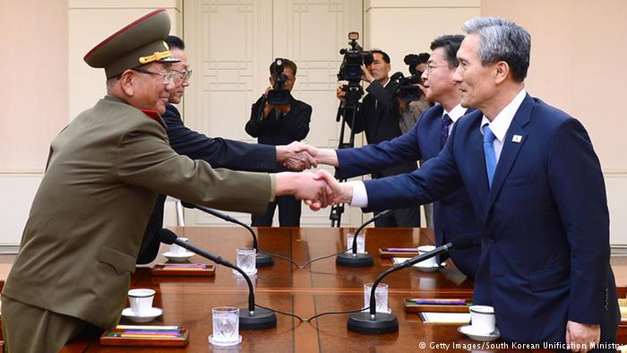 2018/05/2063-KXDR-və-Cənubi-Koreya-nümayəndə-heyətləri_1526278525.jpg