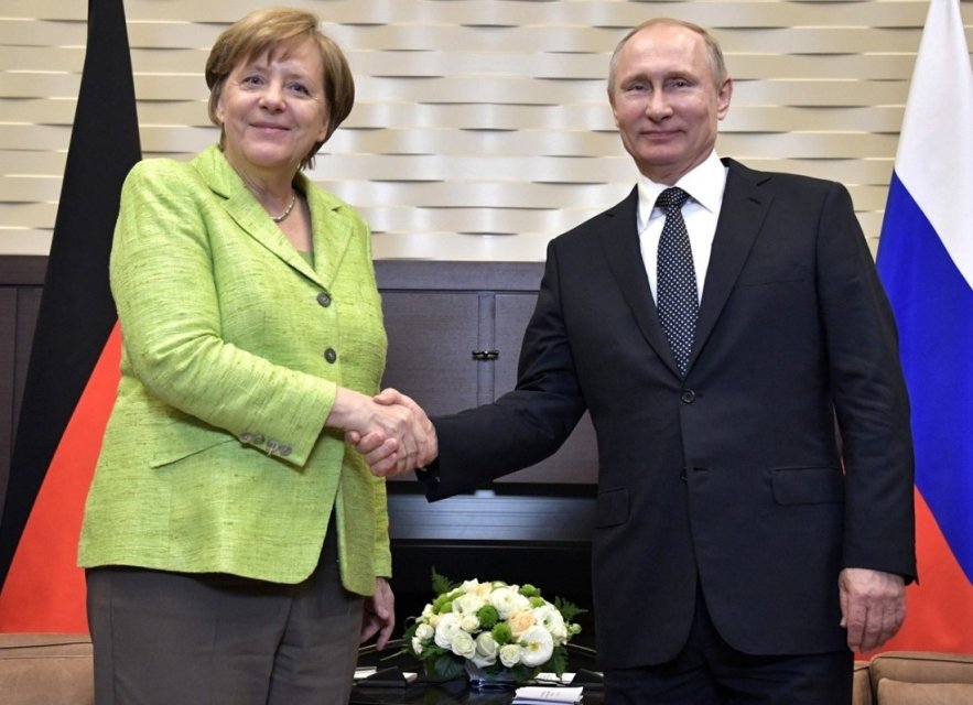2018/05/2213-Vladimir-Putin-və-Angela-Merkel_1526649889.jpg