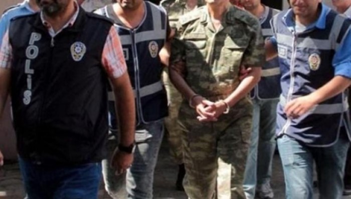 2018/06/subaylar-gözaltı_1530107217.jpg