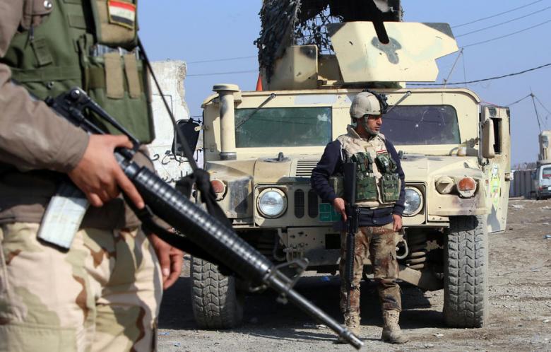 2018/07/Iraqi-Army-troops-stand-beside-Humvee_1530854590.jpg