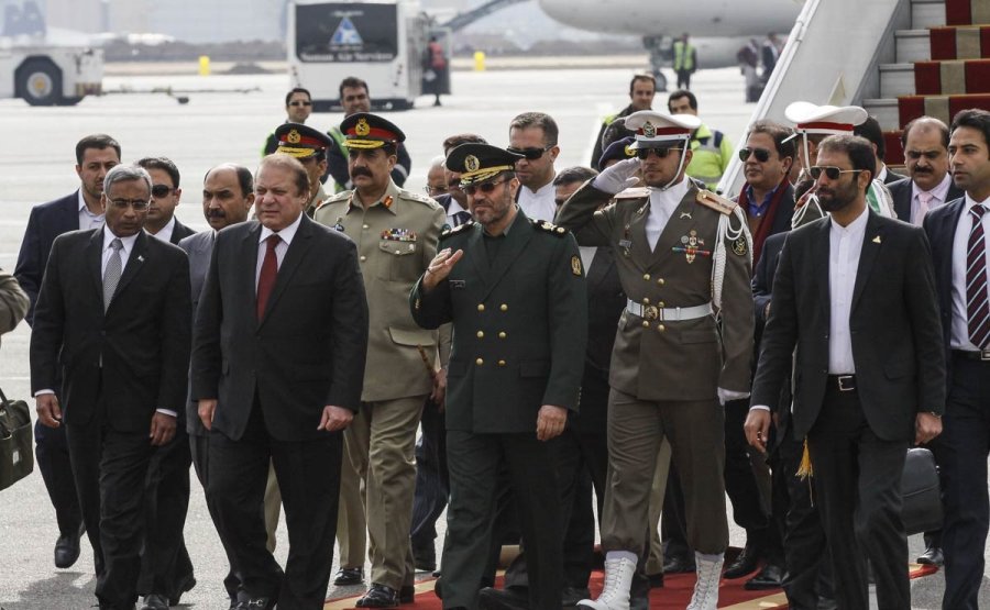 2018/07/Pakistan-Prime-Minister-Nawaz-Sharif-arrives-in-Tehran_1531720337.jpg