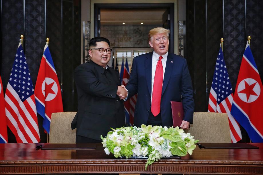 2018/08/President-Trump-shakes-hands-with-Kim-jong-Un_1533567401.jpg